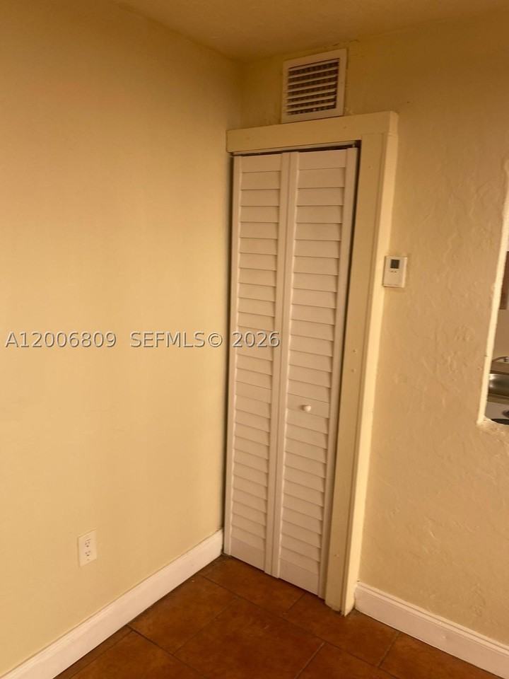 1319 Nw 60th St #4 - Photo 6 of 15