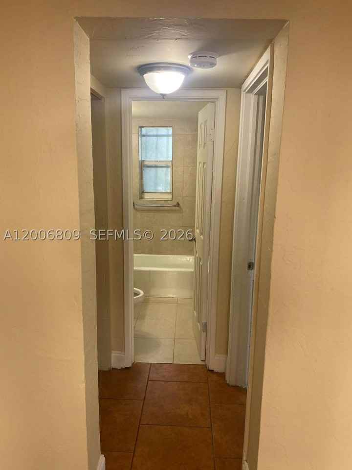 1319 Nw 60th St #4 - Photo 7 of 15