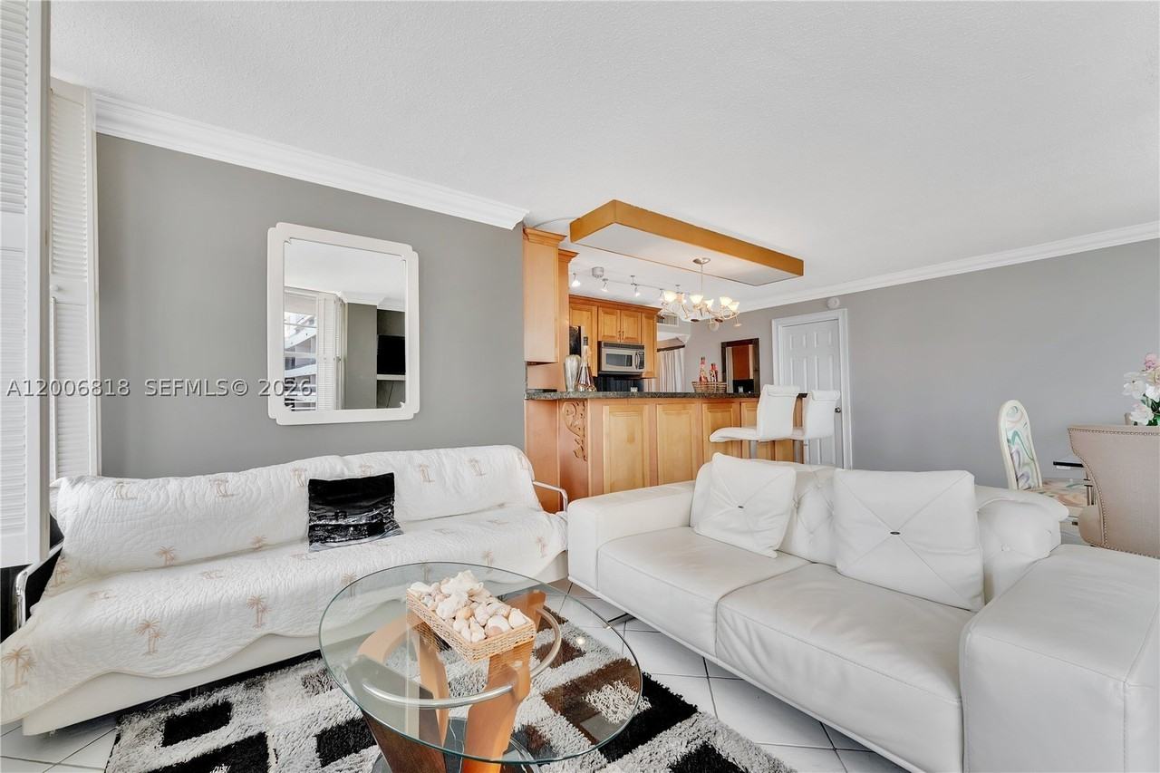 5555 Collins Ave #16A - Photo 4 of 30