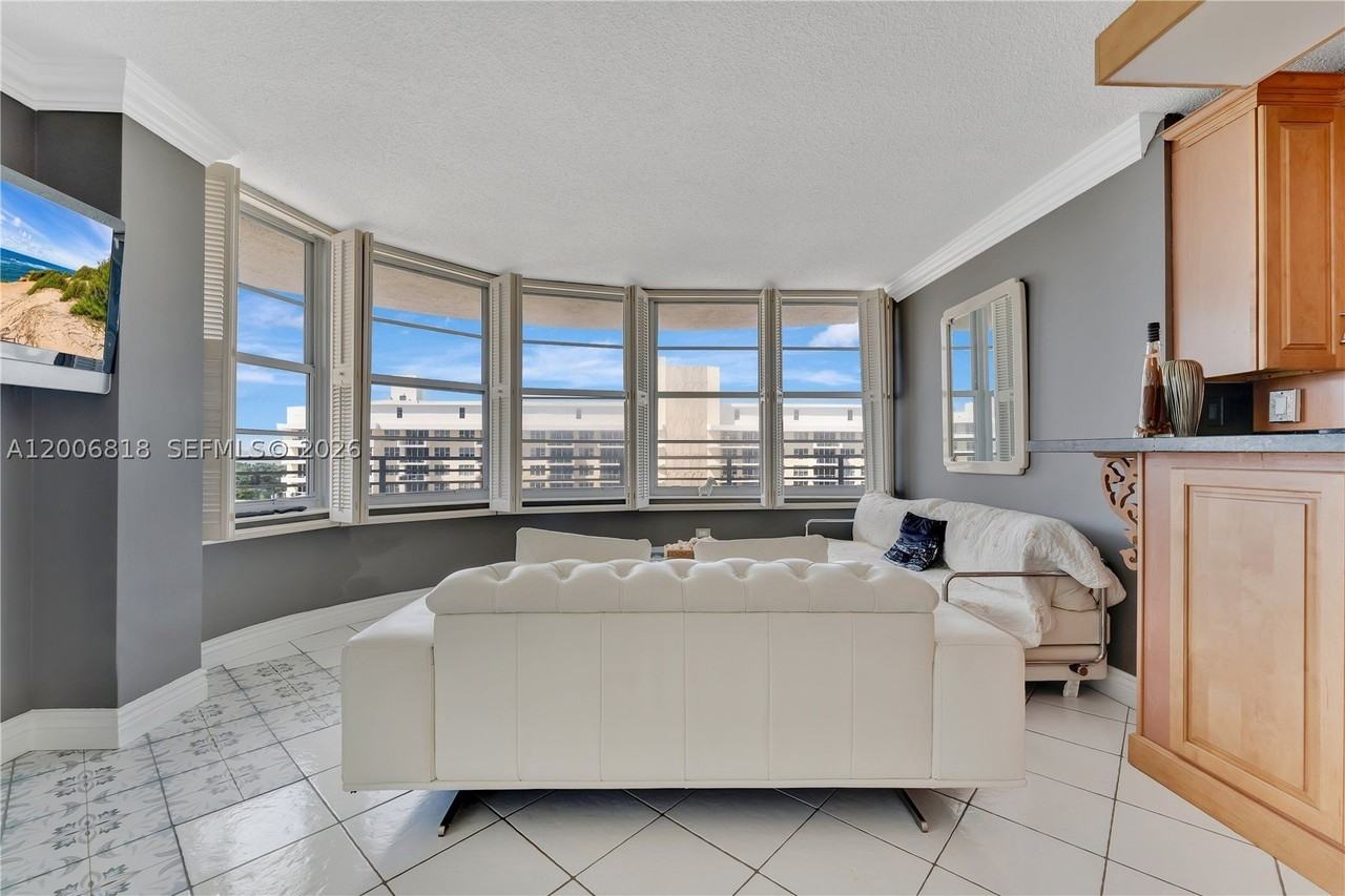 5555 Collins Ave #16A - Photo 7 of 30