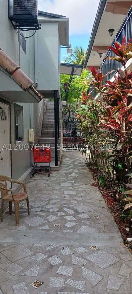 2272 Sw 8th St #3 - Photo 4 of 23