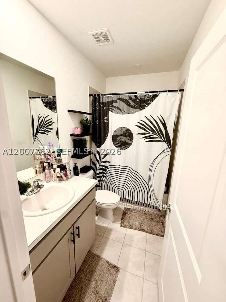 470 Ne 12th St - Photo 5 of 22