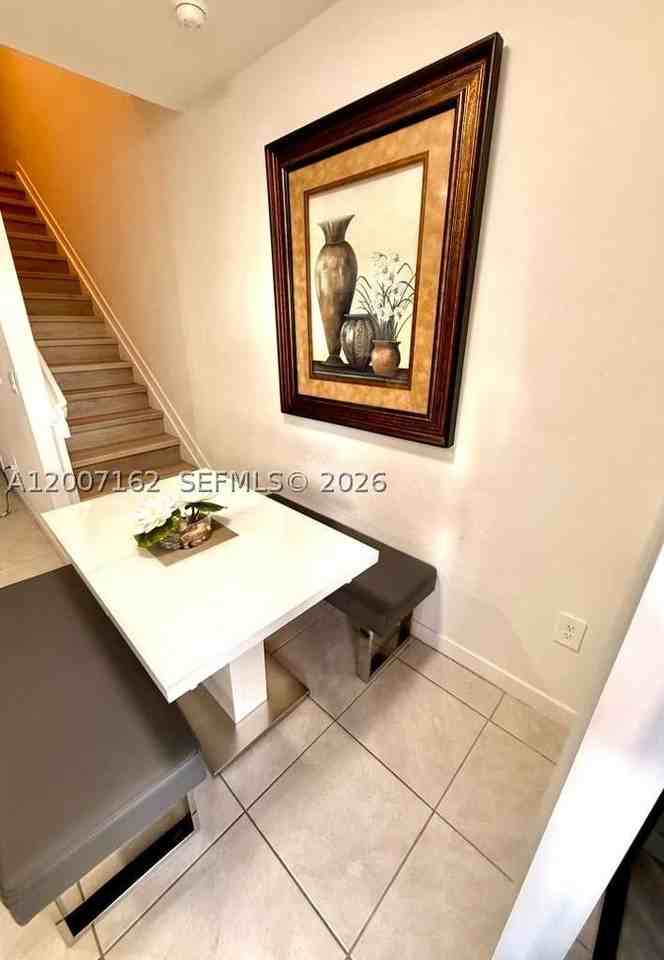 470 Ne 12th St - Photo 7 of 22