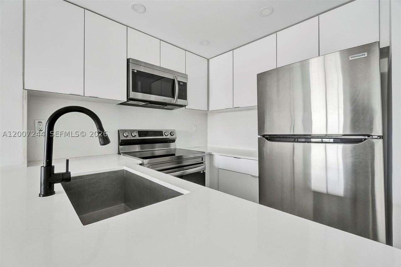 620 Sw 10th St #301 - Photo 4 of 21