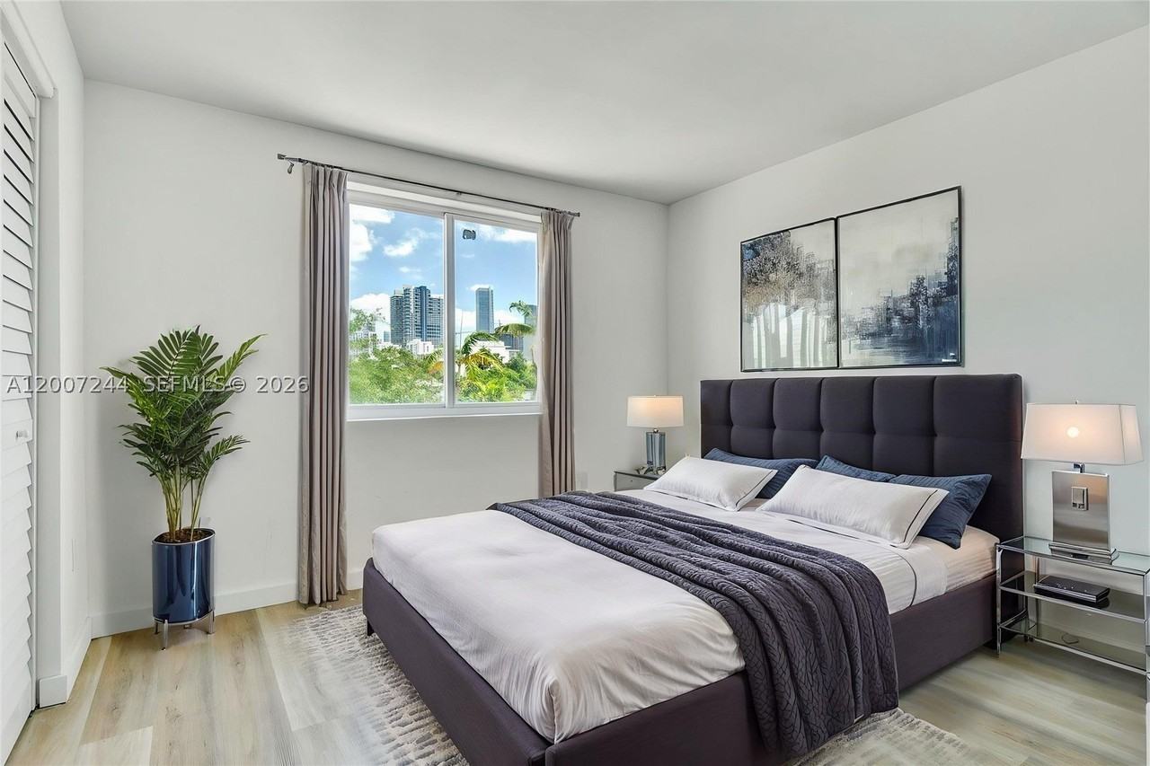 620 Sw 10th St #301 - Photo 5 of 21