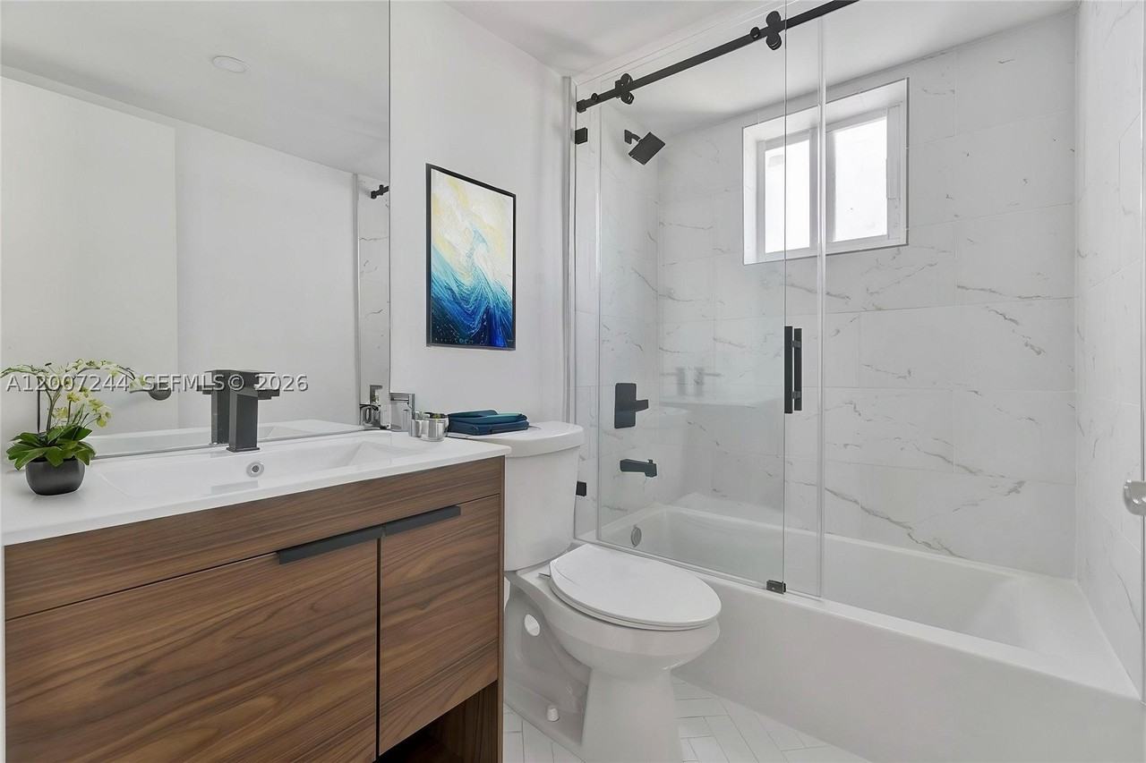 620 Sw 10th St #301 - Photo 6 of 21