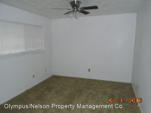 105 N Rock Island St - Photo 3 of 6