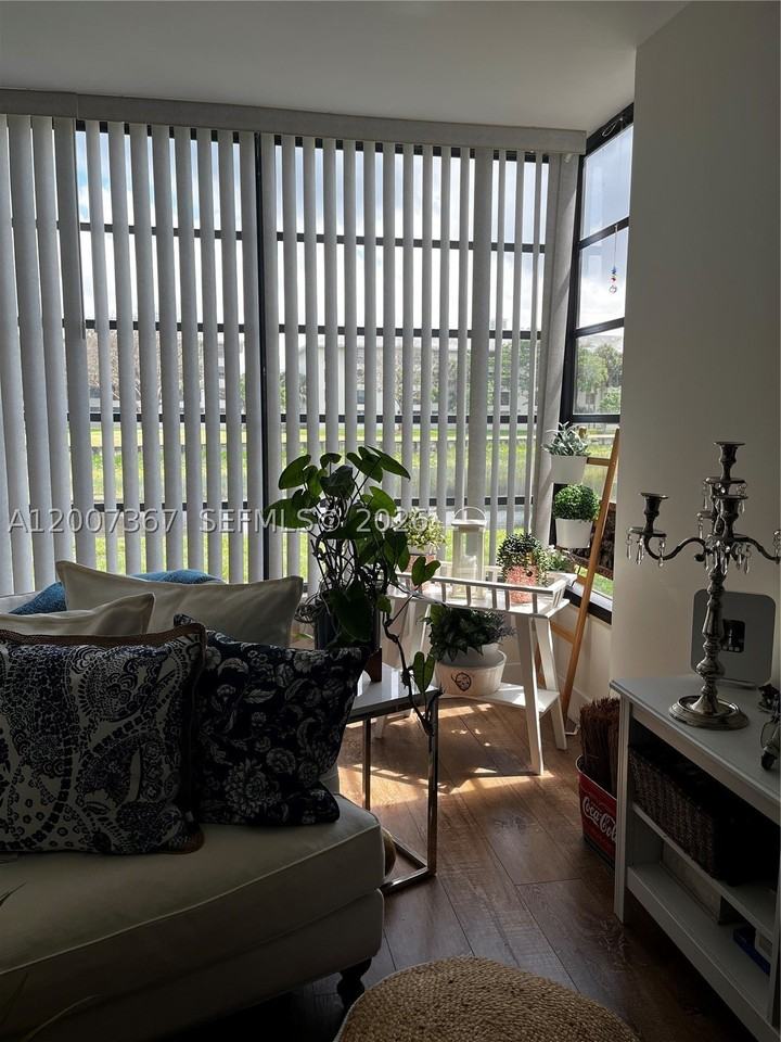 1518 Whitehall Dr #104 - Photo 6 of 25