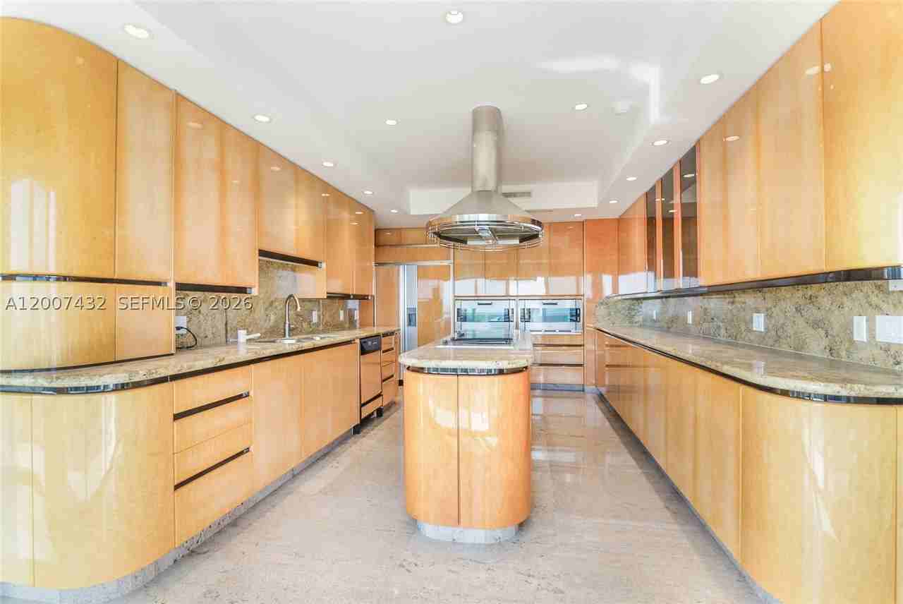 9601 Collins Ave #T4 - Photo 5 of 10