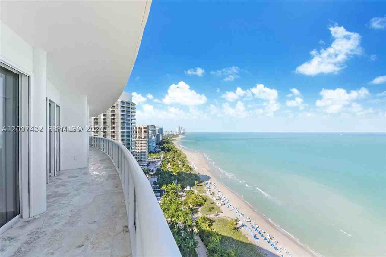 9601 Collins Ave #T4 - Photo 6 of 10