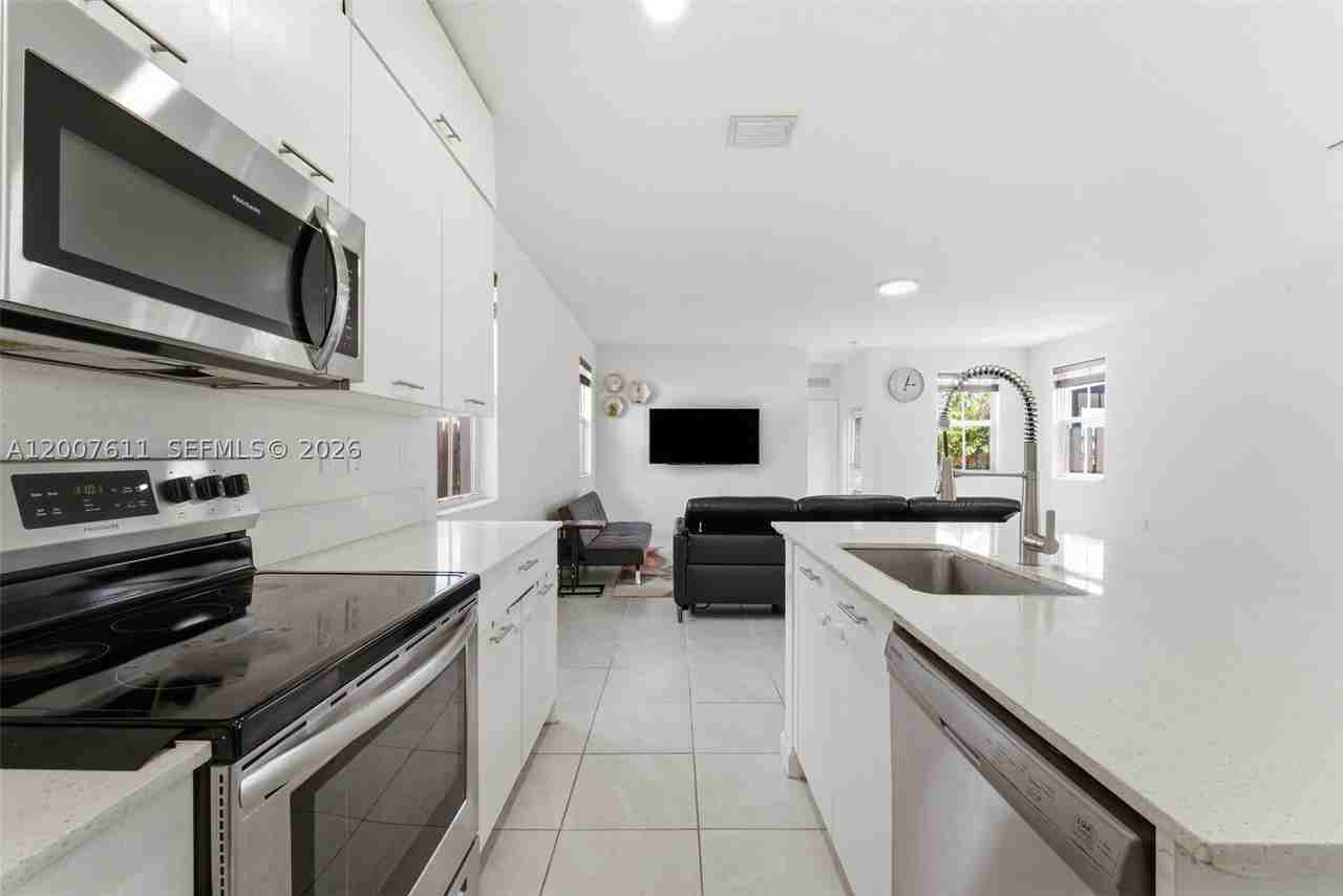 2284 Nw 130th St #0 - Photo 6 of 37
