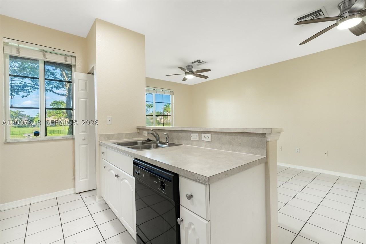 6051 Sw 19th Pl - Photo 7 of 42
