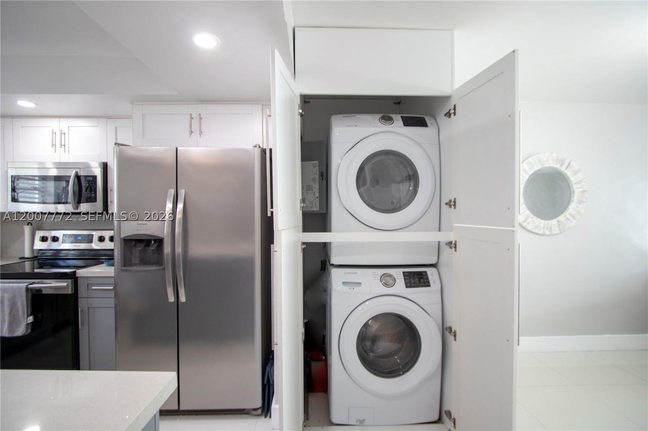 2117 Ne 123rd St - Photo 5 of 14
