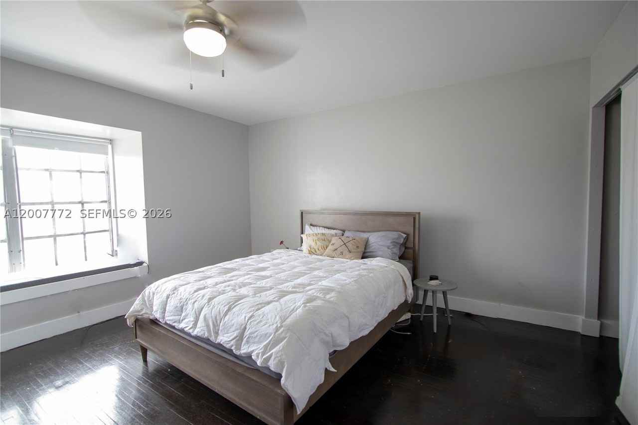 2117 Ne 123rd St - Photo 6 of 14