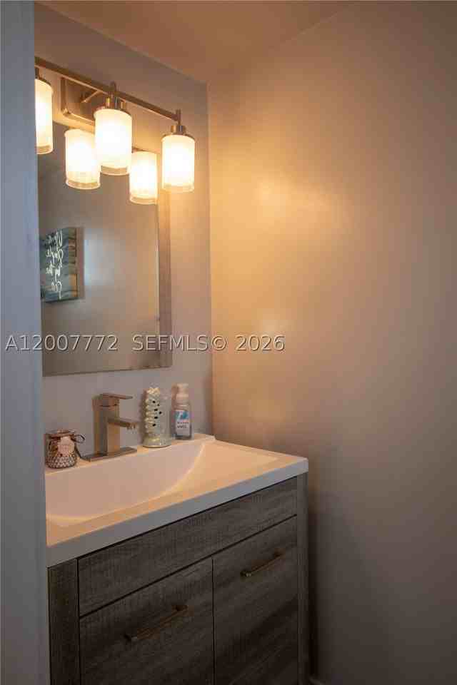 2117 Ne 123rd St - Photo 7 of 14