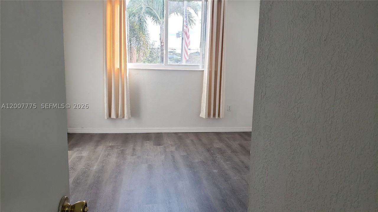 1251 Ne 108th St #215 - Photo 2 of 10