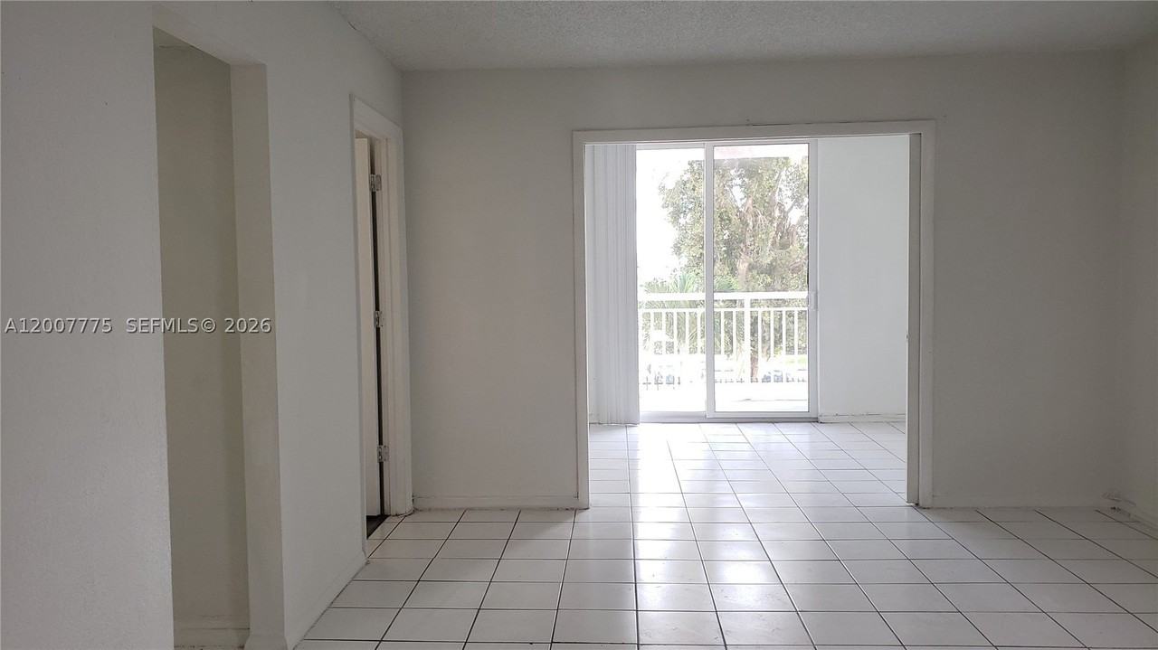 1251 Ne 108th St #215 - Photo 6 of 10