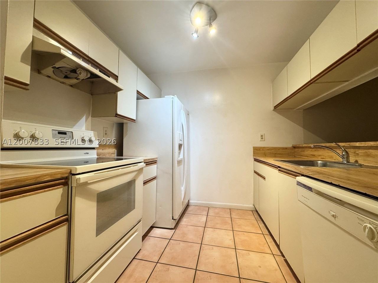 11251 Sw 13th St #201 - Photo 5 of 15