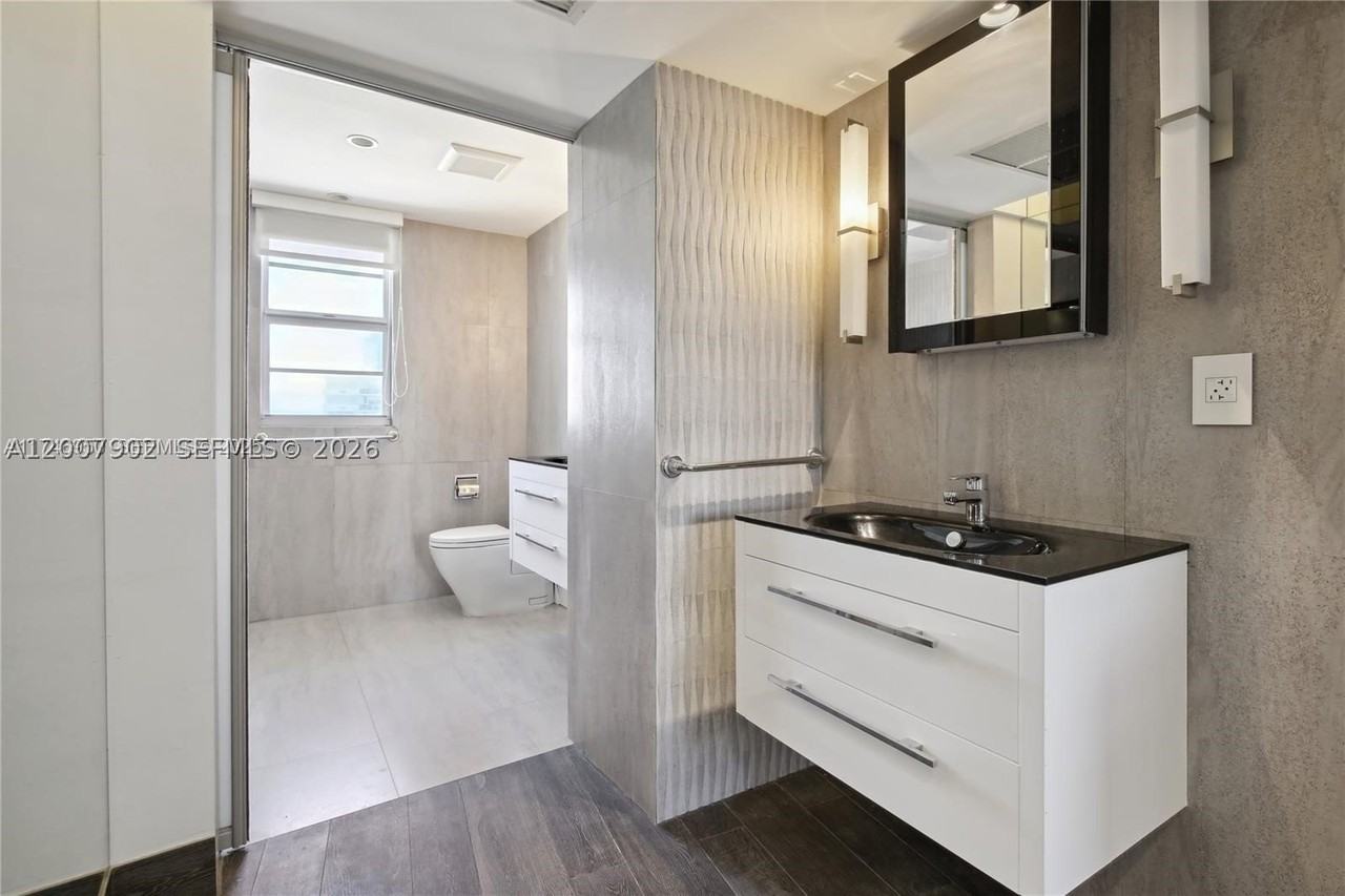 5255 Collins Ave #7G