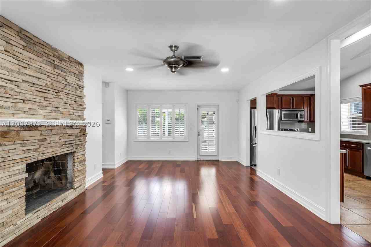 720 Ne 17th Ter - Photo 7 of 48
