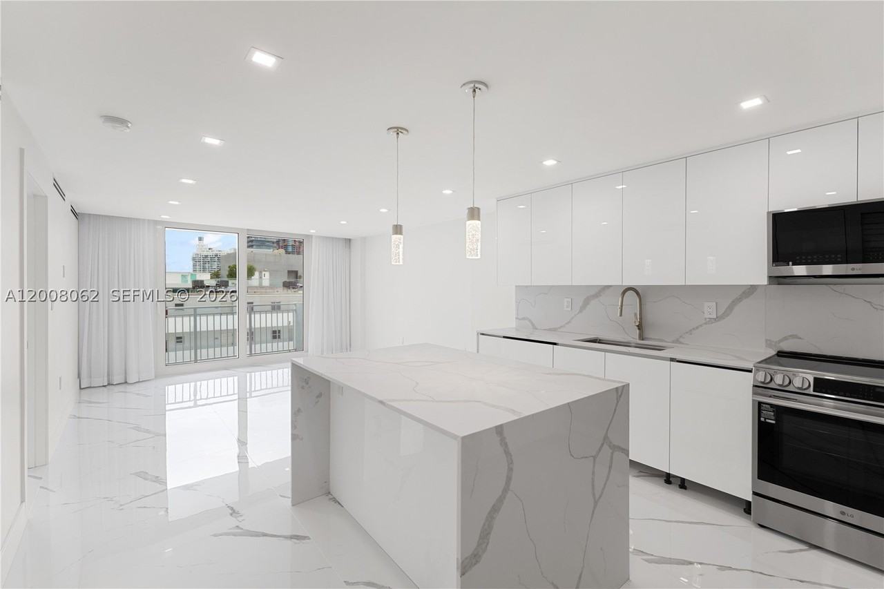 345 Ocean Dr #708
