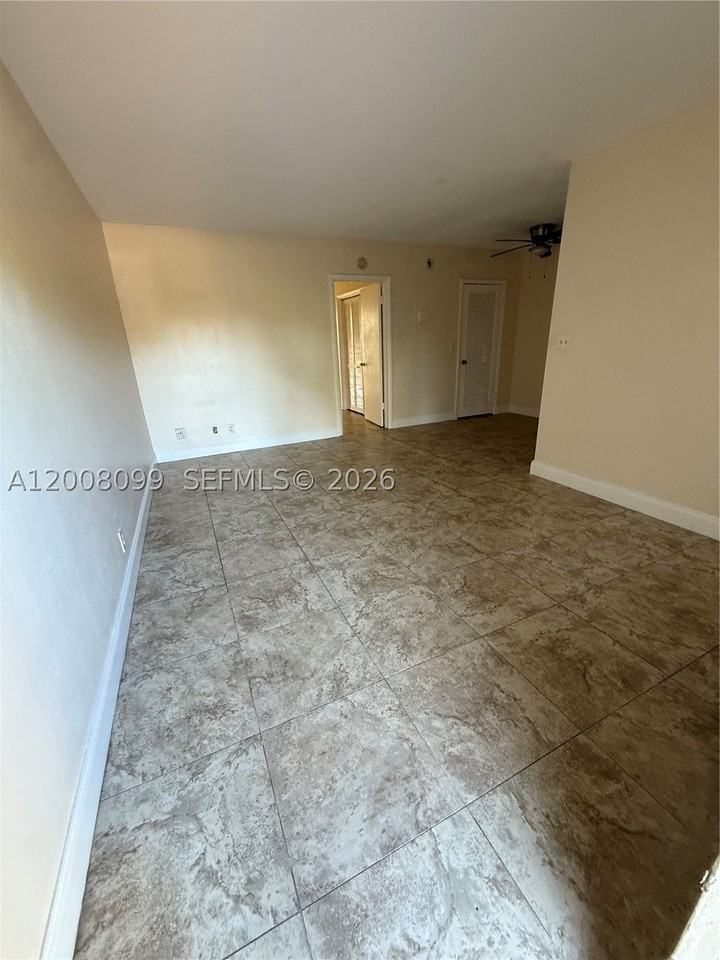 1211 Ne 23rd Ave #2 - Photo 3 of 12