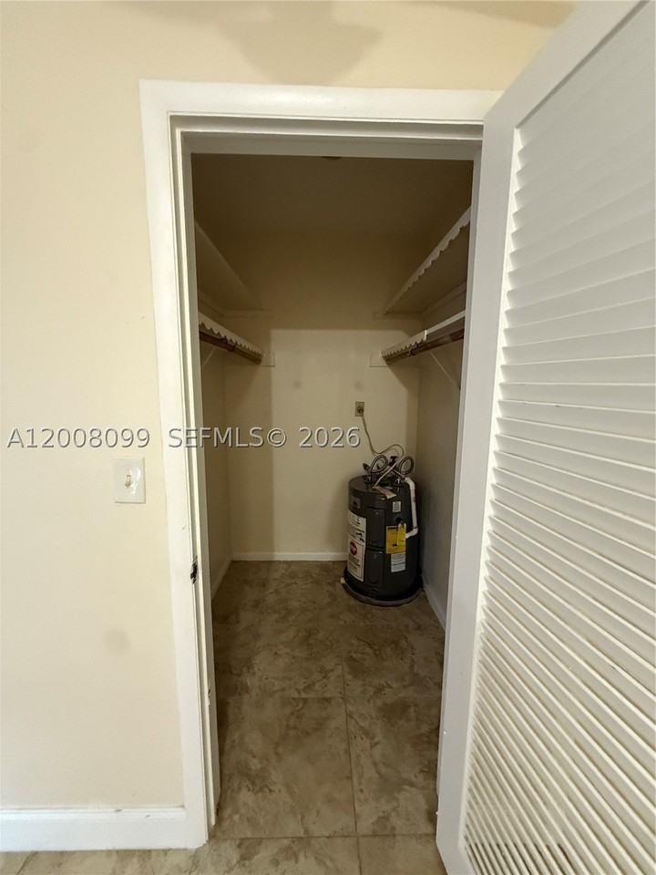 1211 Ne 23rd Ave #2 - Photo 6 of 12