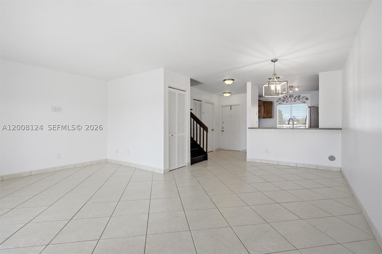 17530 Sw 139th Ct - Photo 6 of 35