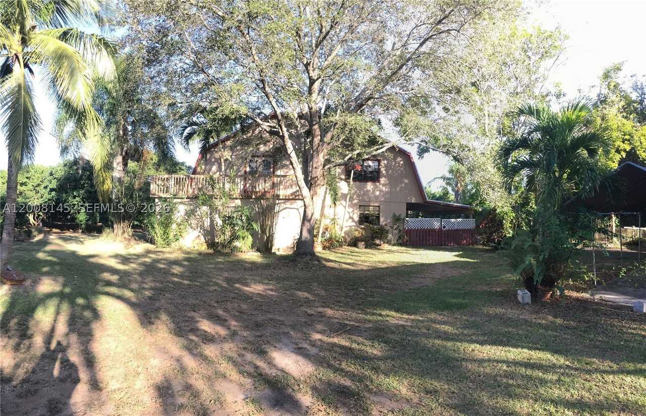 18950 Sw 240th St - Photo 5 of 50