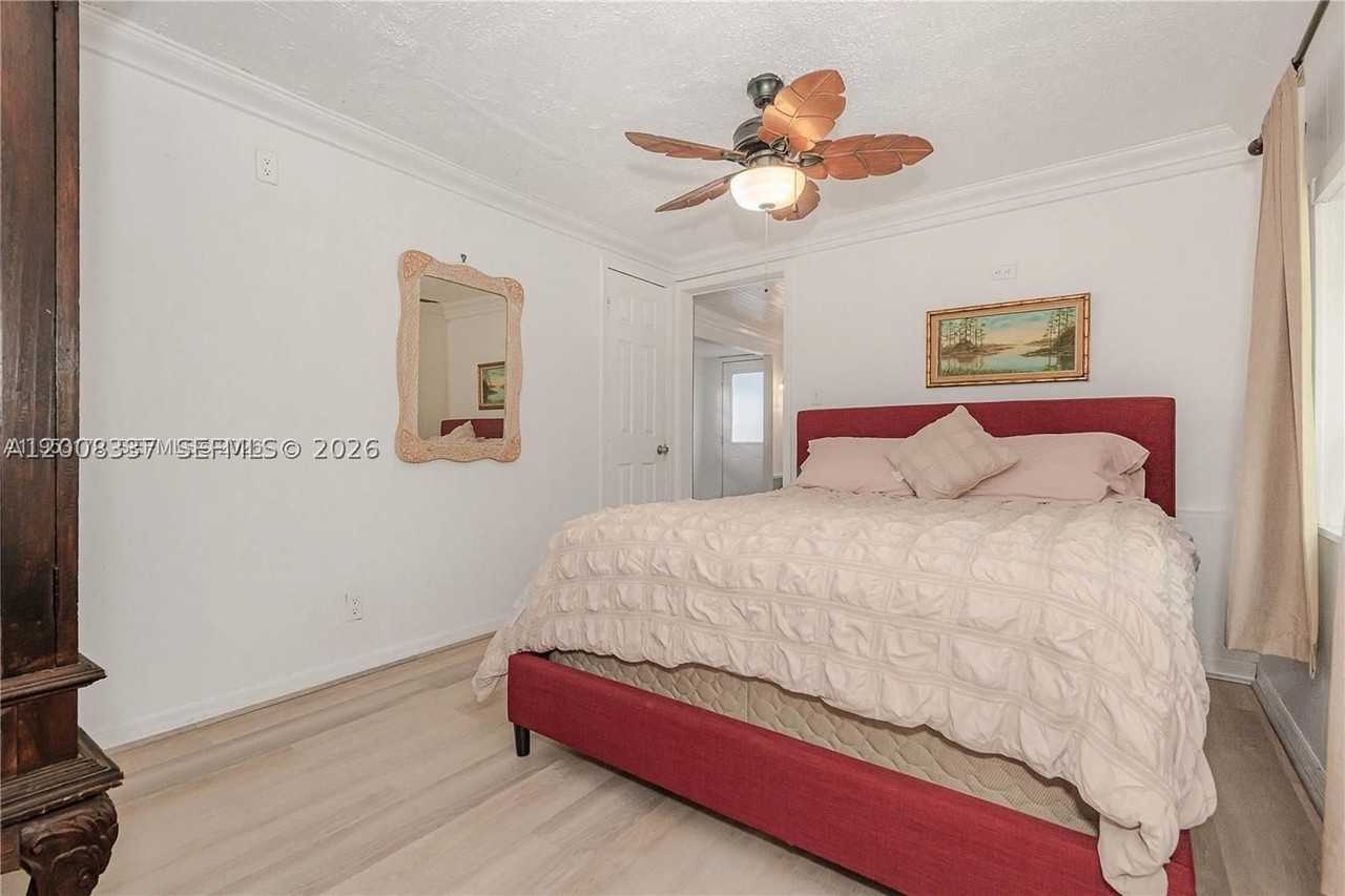 1611 Fletcher St #2 - Photo 7 of 16