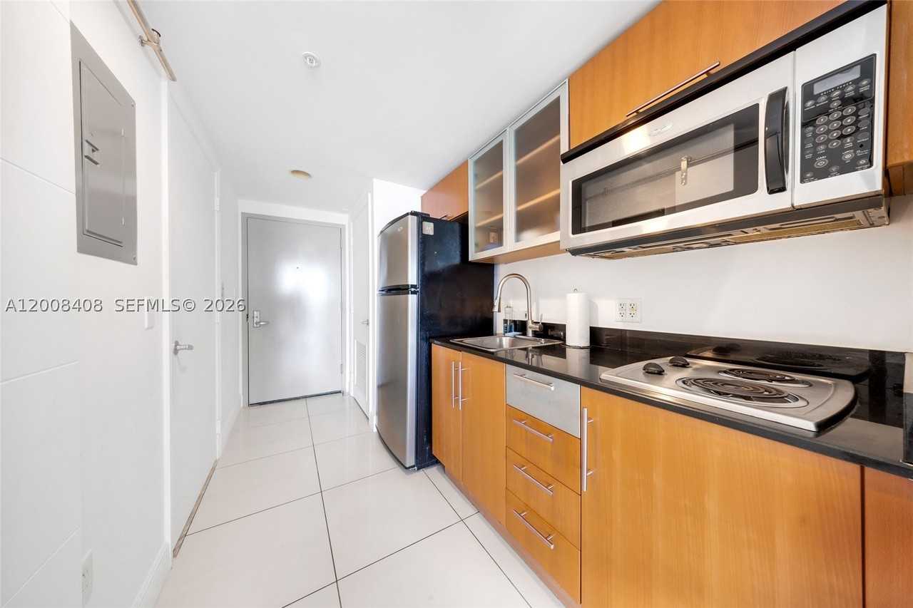 1750 N Bayshore Dr #3308 - Photo 3 of 25