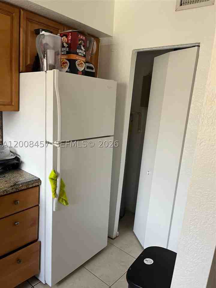 403 Nw 84th St #403 - Photo 2 of 5