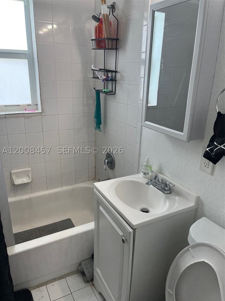 403 Nw 84th St #403 - Photo 4 of 5