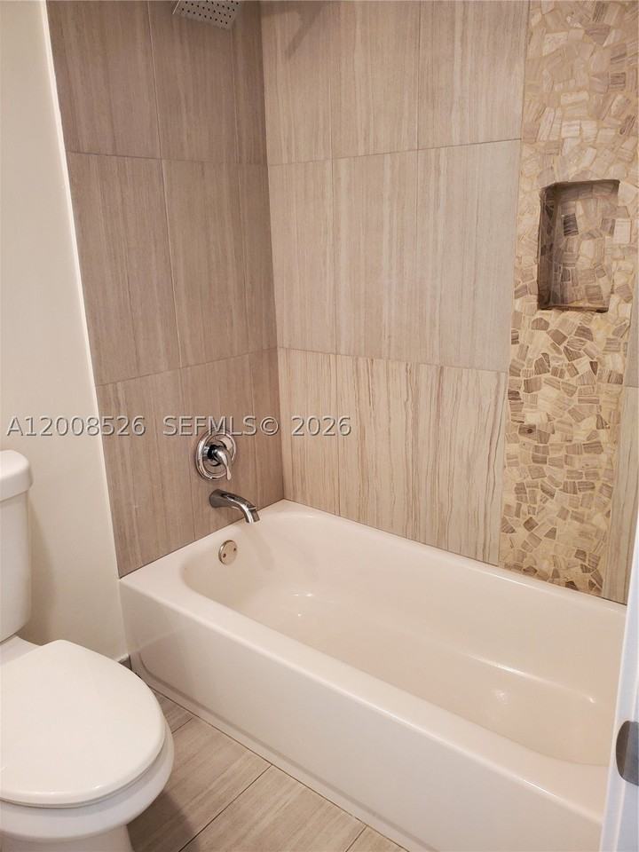 1230 Ne 139th St #409 - Photo 3 of 7