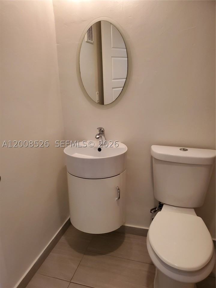1230 Ne 139th St #409 - Photo 4 of 7