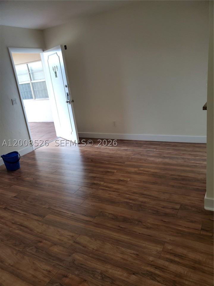 1230 Ne 139th St #409 - Photo 6 of 7