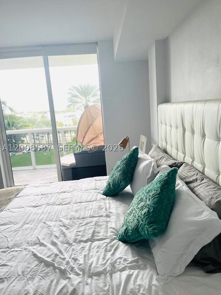 10275 Collins Ave #327 - Photo 7 of 23