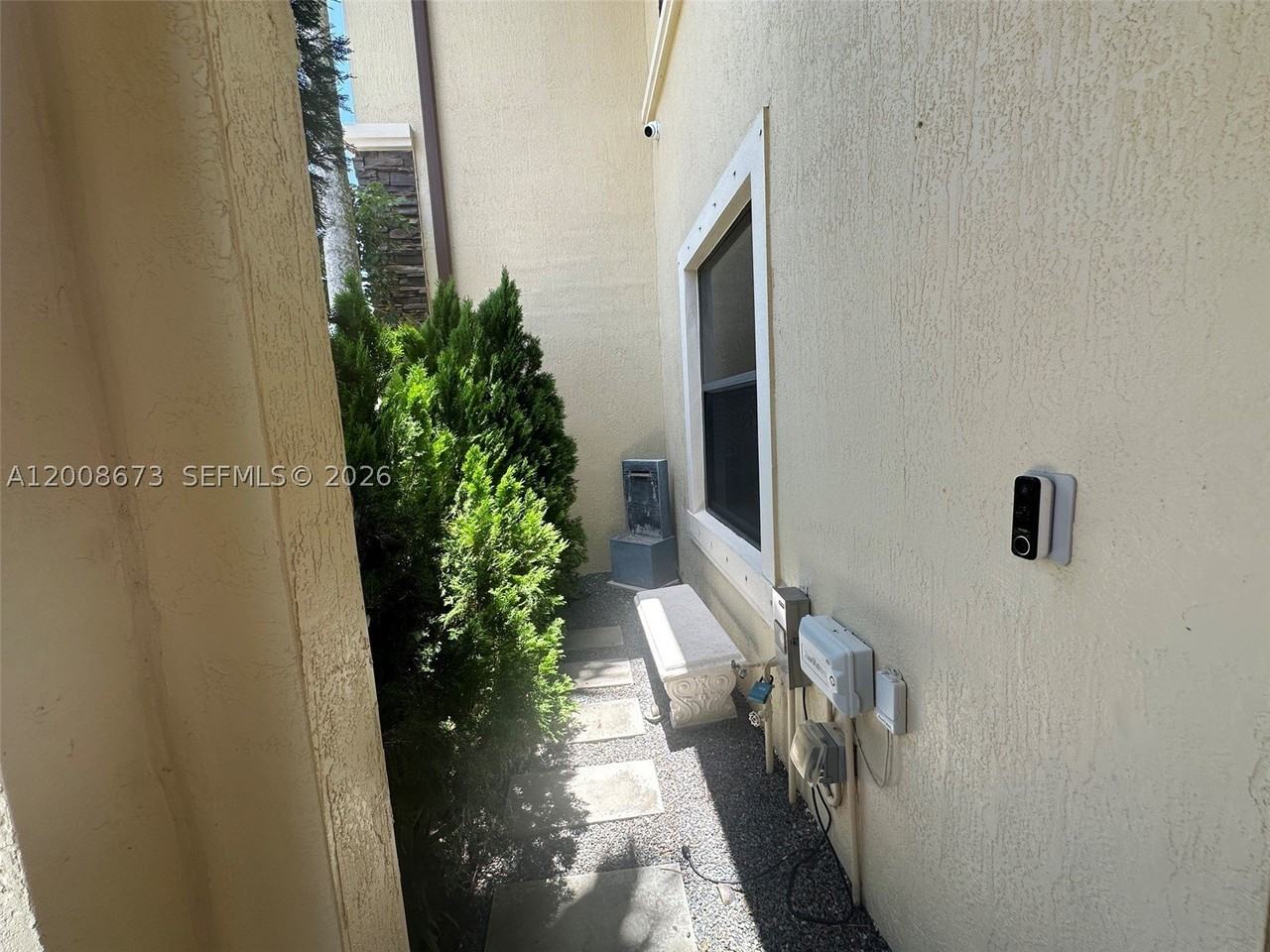 3211 Se 6th St - Photo 4 of 41