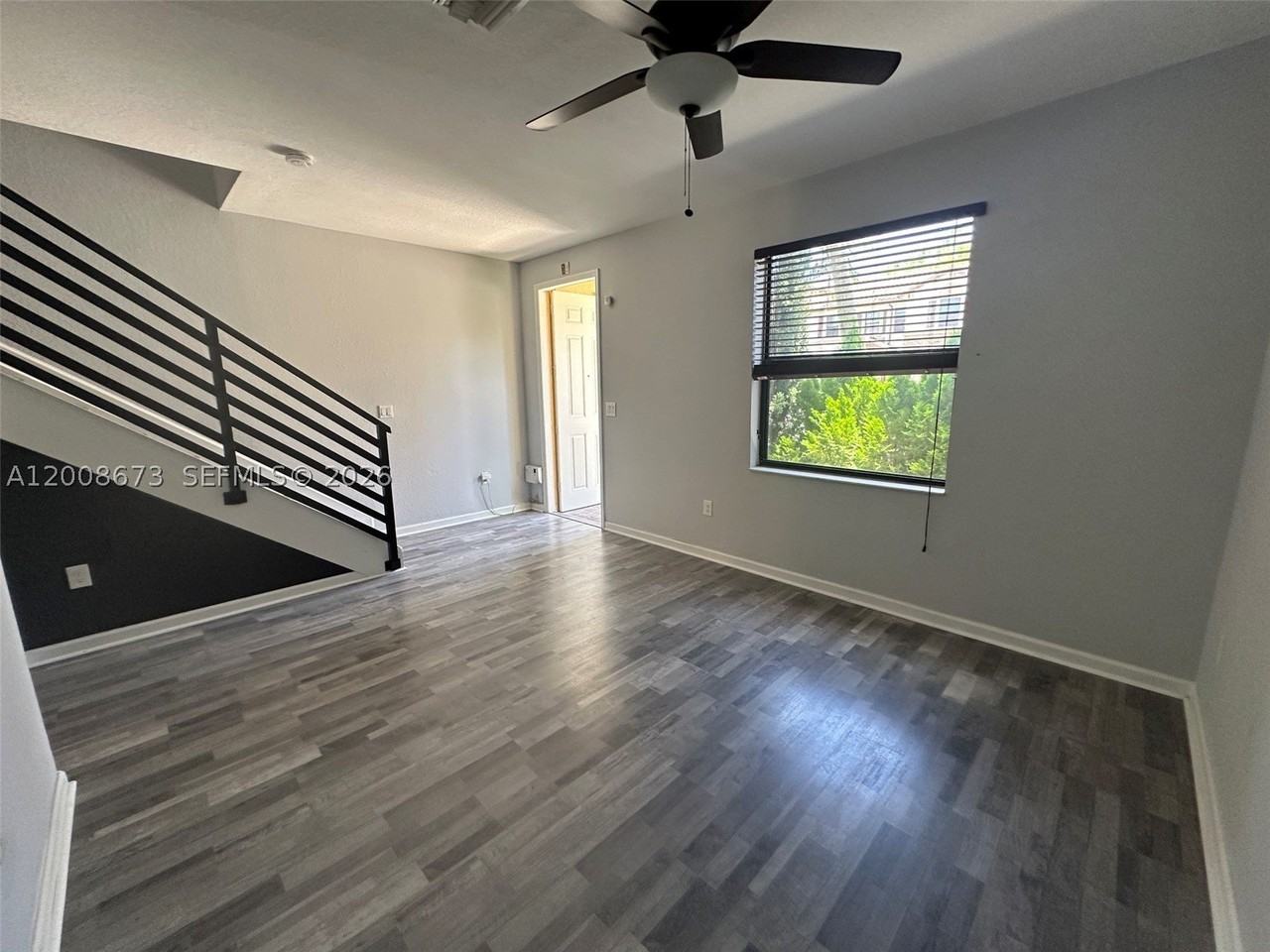 3211 Se 6th St - Photo 5 of 41