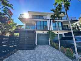 featured image of 722 Ne 15th Ave #2
