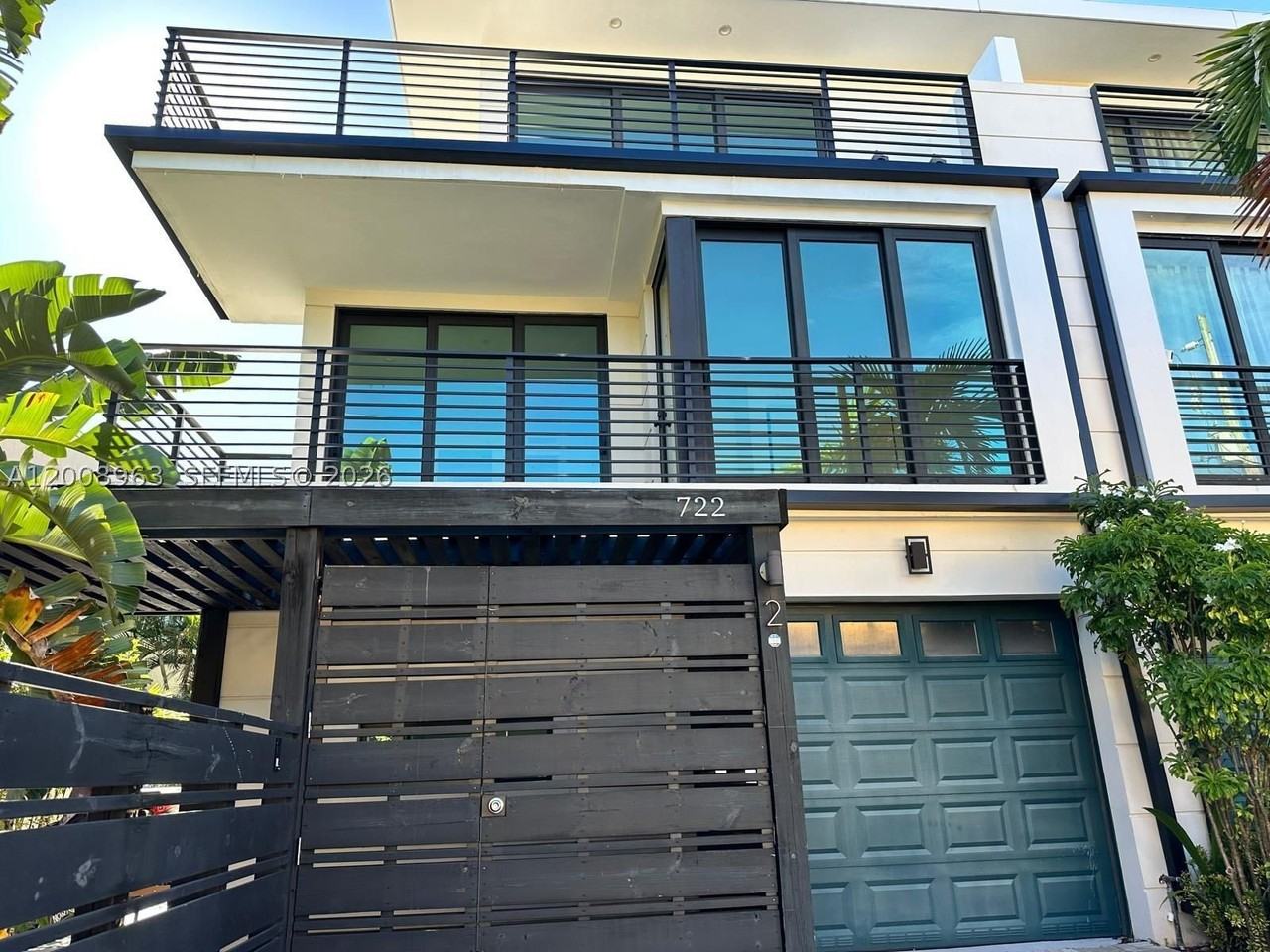 722 Ne 15th Ave #2 - Photo 3 of 33