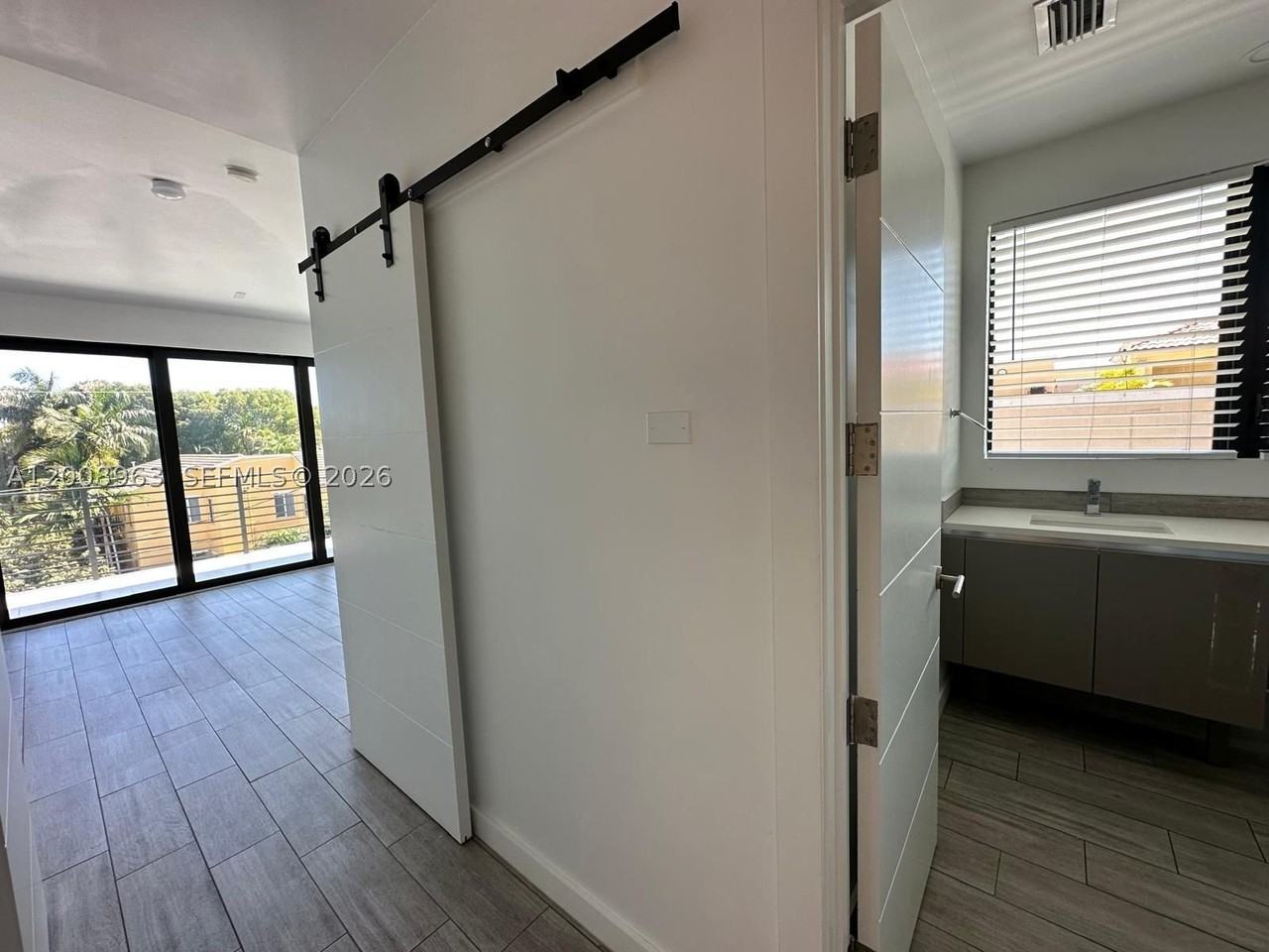 722 Ne 15th Ave #2 - Photo 7 of 33