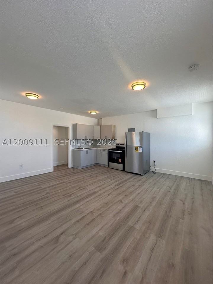 50 Nw 79th St #6 - Photo 3 of 30
