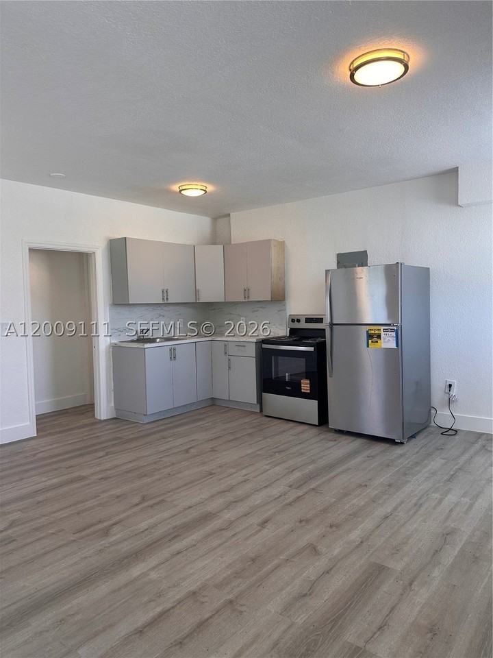 50 Nw 79th St #6 - Photo 4 of 30