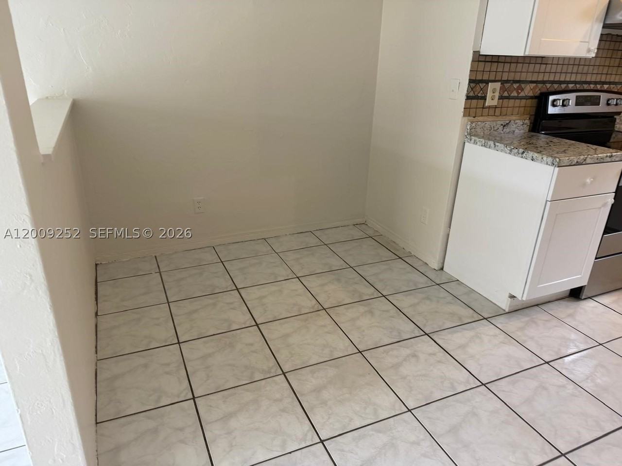 728 Sw 7th St #1-2 - Photo 4 of 7