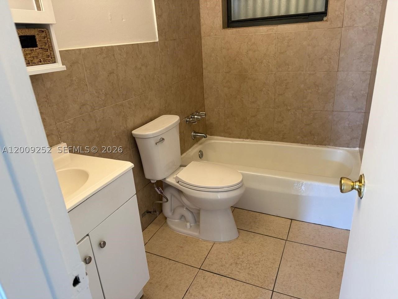 728 Sw 7th St #1-2 - Photo 5 of 7