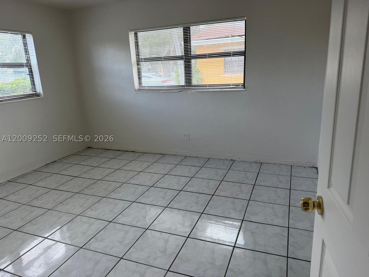 728 Sw 7th St #1-2 - Photo 6 of 7