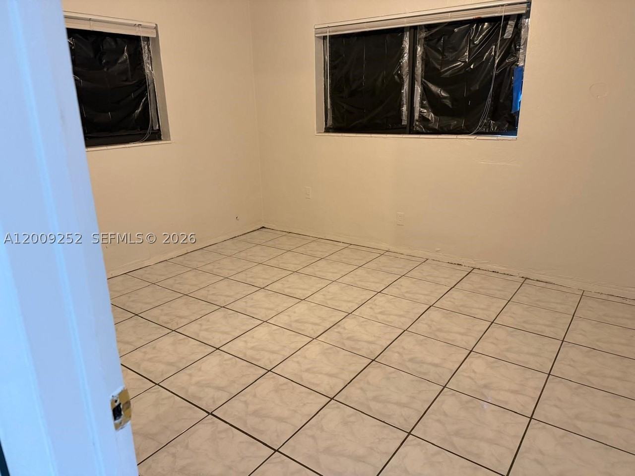 728 Sw 7th St #1-2 - Photo 7 of 7