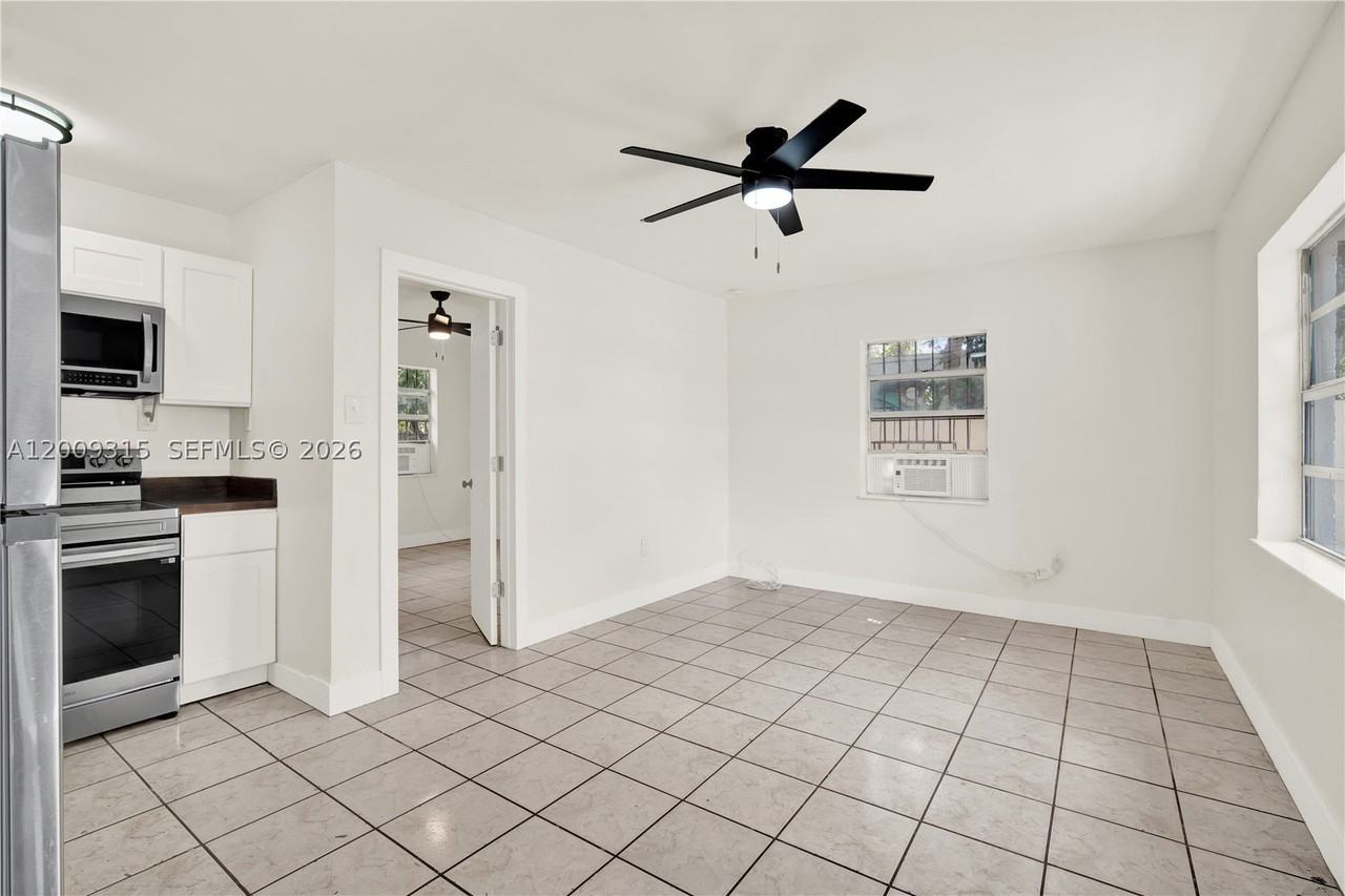 105 Nw 7th Ave #A - Photo 2 of 34