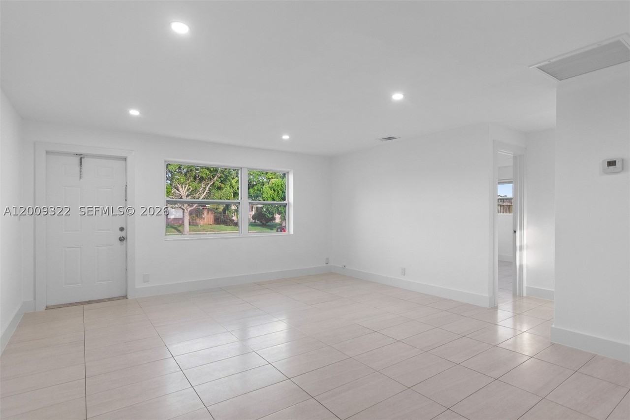 1481 Sw 49th Ave #1481 - Photo 2 of 20